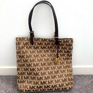 Micheal Kors Jet Set Tote Bag